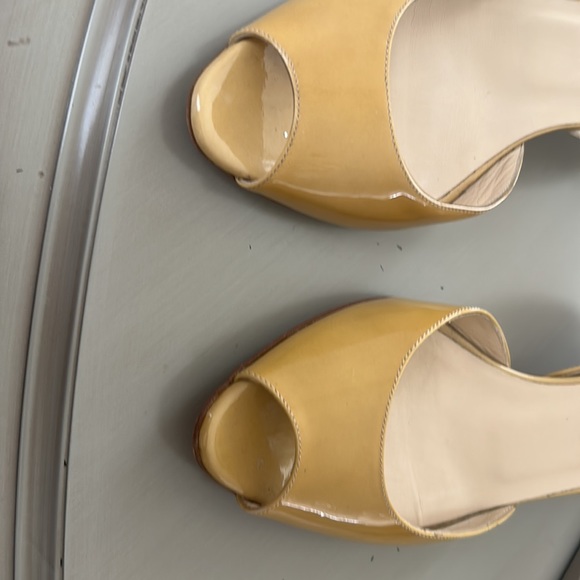 Jimmy Choo peakaboo gold patient pumps. Kitten heal. - Picture 8 of 9